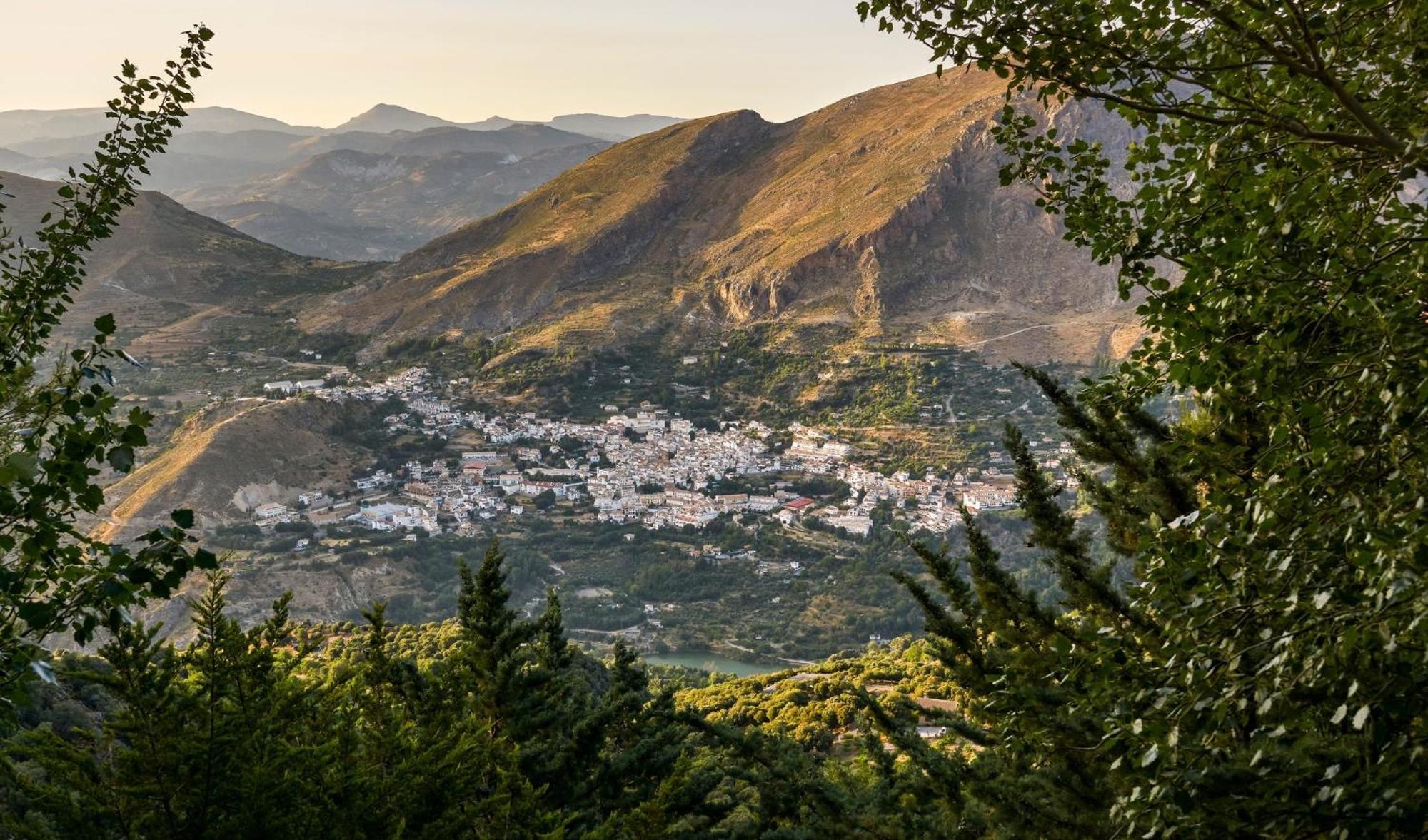 La Casa De La Plaza Daire Guejar Sierra Dış mekan fotoğraf